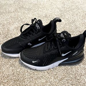 Nike Air Max 270 sneakers size 6 black great condition!